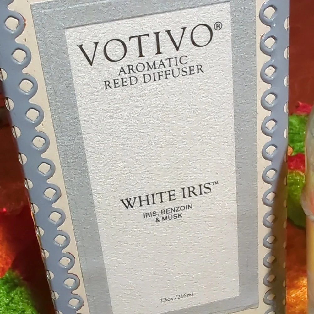 Votivo White Iris Aromatic Reed Diffuser with Box